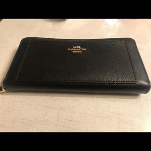 New Coach zipper wallet